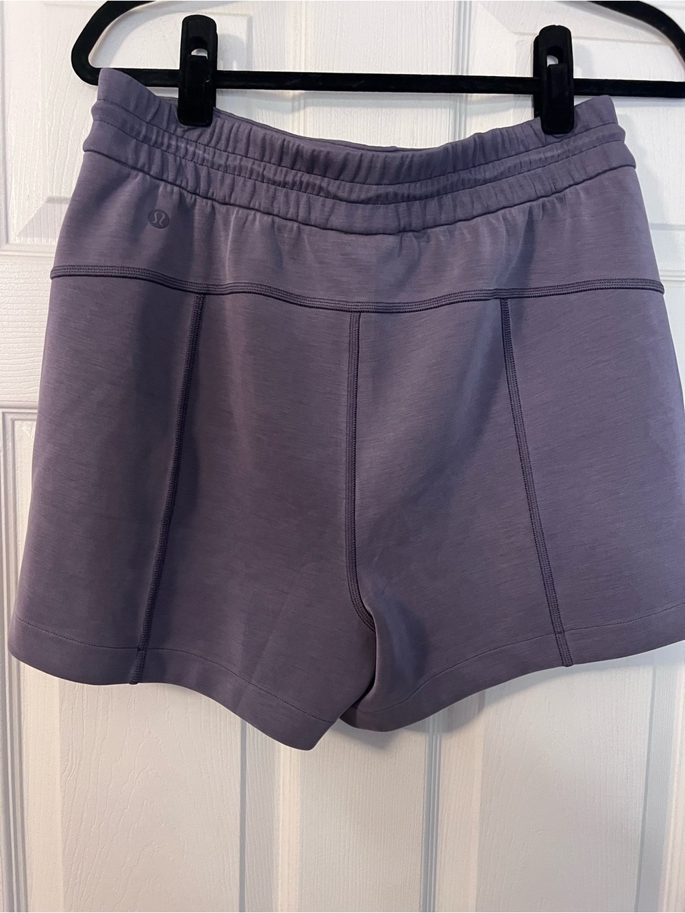 #557 Lululemon Softstreme High-Rise 4” Shorts Nightfall Sz 8 discontinued color - Picture 2 of 3